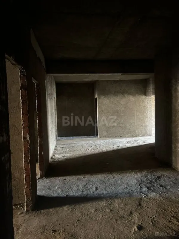 Satılır 6 otaqlı mənzil 323 m²