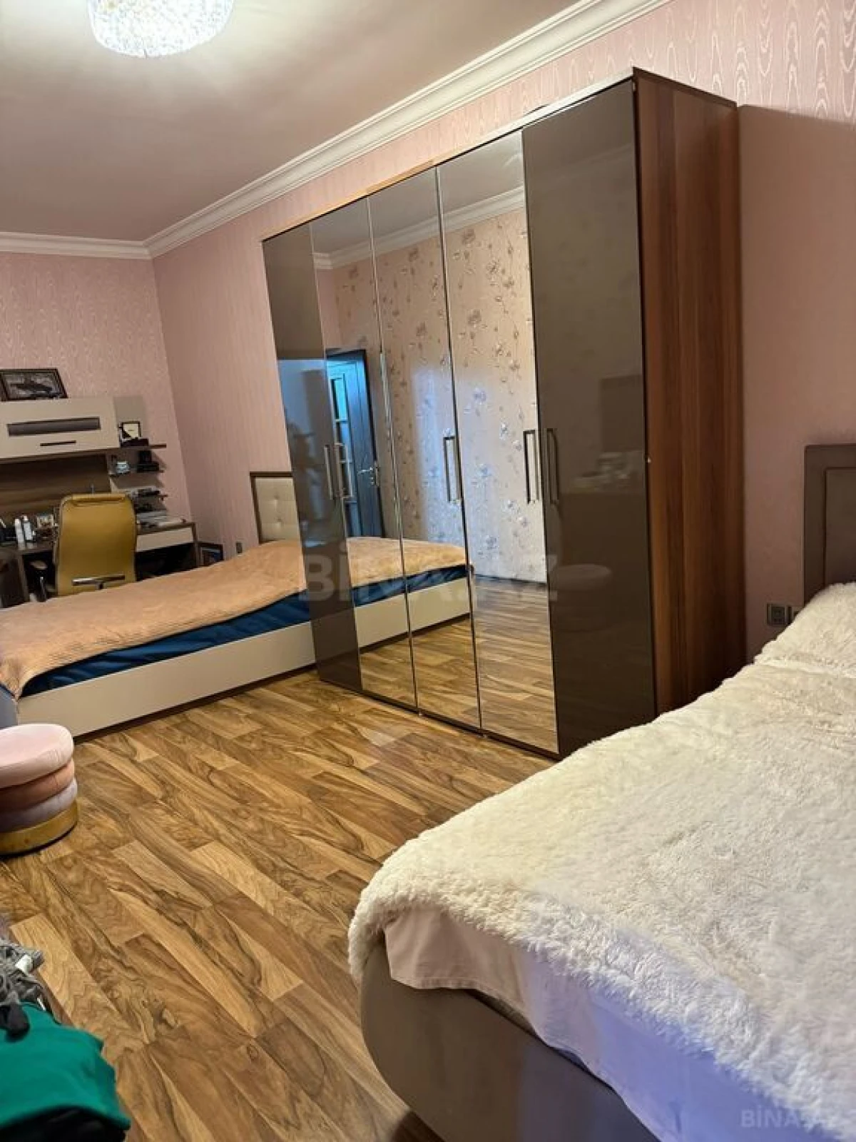 Satılır 3 otaqlı mənzil 147 m²