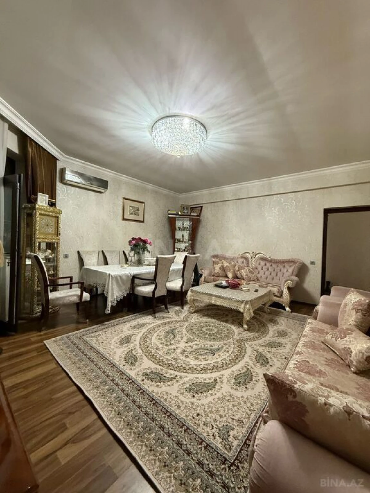 Satılır 3 otaqlı mənzil 147 m²