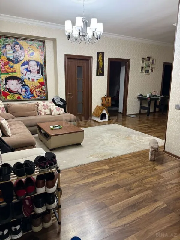 Satılır 3 otaqlı mənzil 147 m²