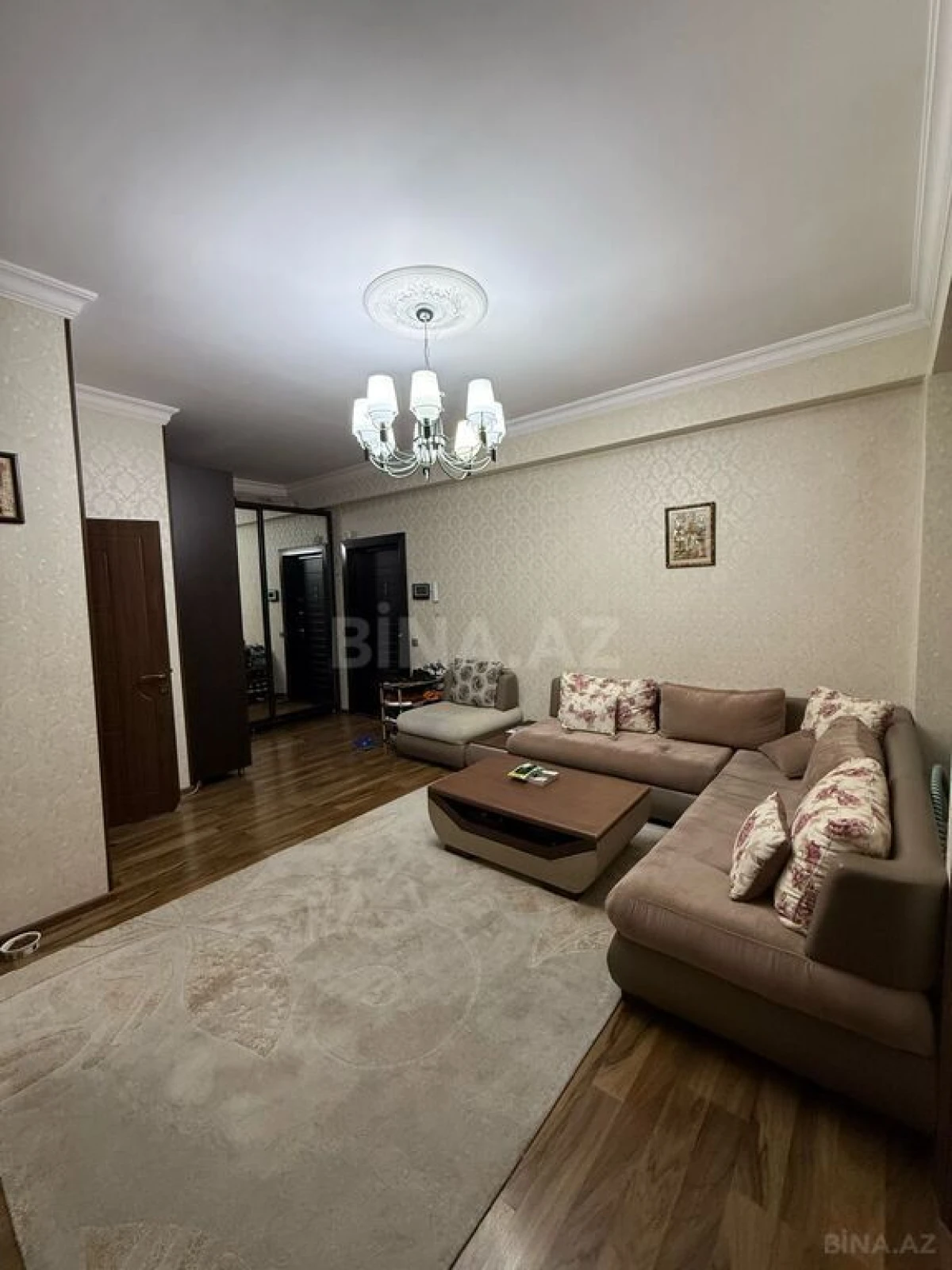 Satılır 3 otaqlı mənzil 147 m²