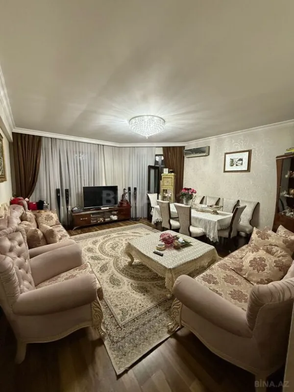 Satılır 3 otaqlı mənzil 147 m²