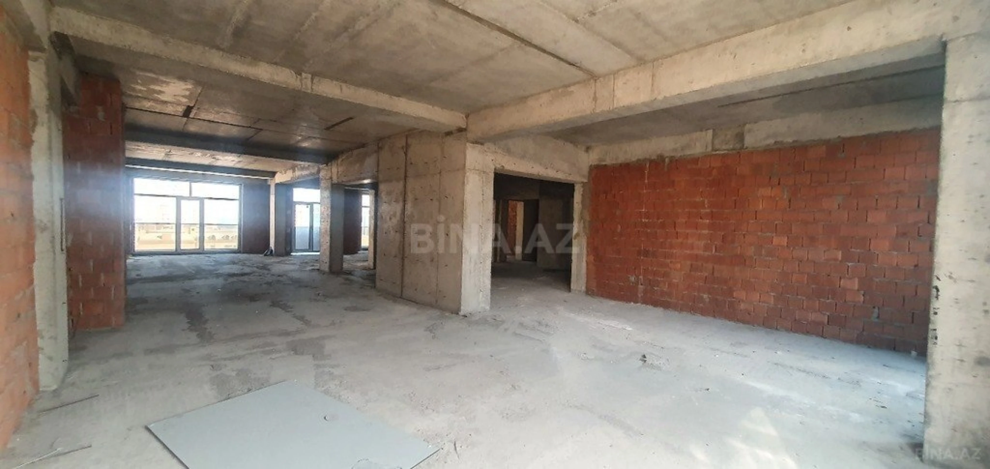 Satılır 5 otaqlı mənzil 267 m²