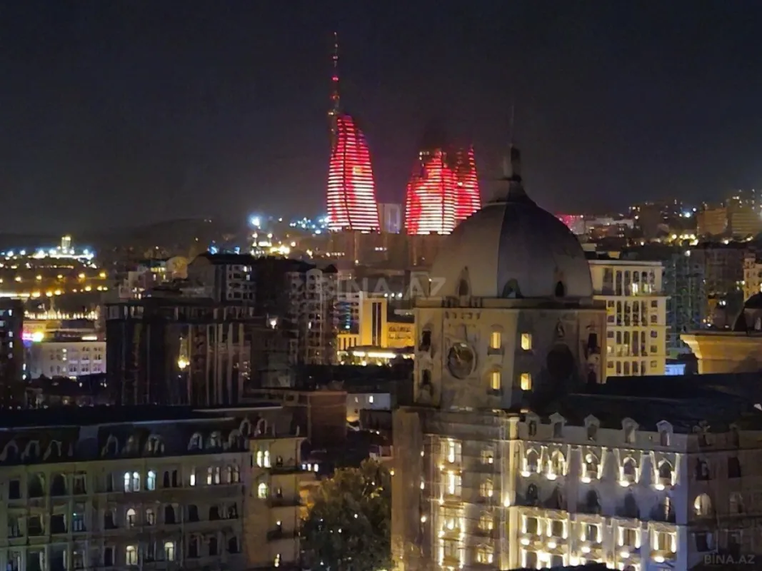 Satılır 5 otaqlı mənzil 267 m²
