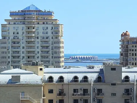 Satılır 5 otaqlı mənzil 267 m²