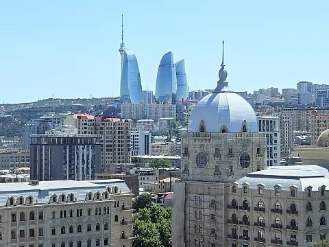 Satılır 5 otaqlı mənzil 267 m²