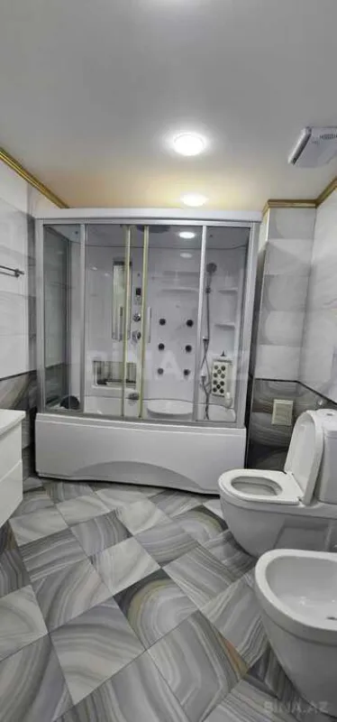 Kirayə verilir 3 otaqlı mənzil 140 m²