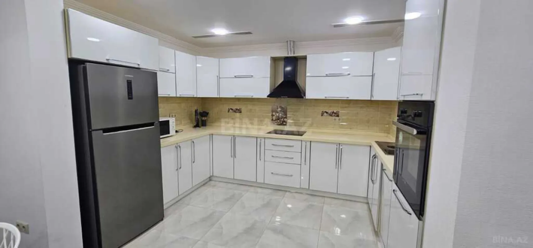 Kirayə verilir 3 otaqlı mənzil 140 m²