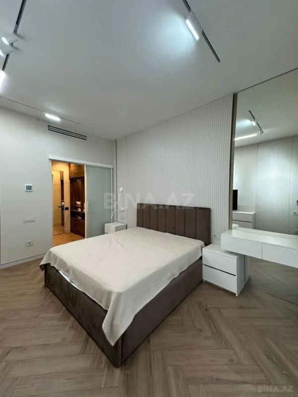 Satılır 4 otaqlı mənzil 150 m²