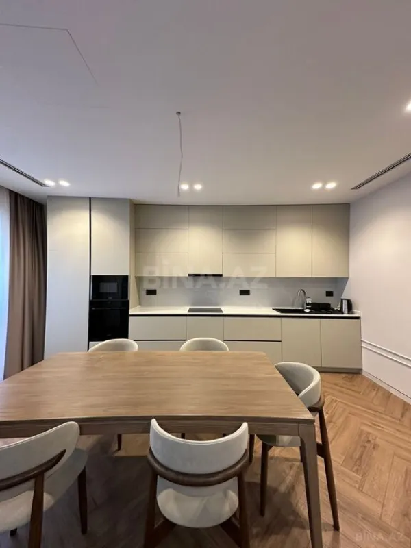 Satılır 4 otaqlı mənzil 150 m²