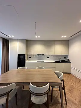 Satılır 4 otaqlı mənzil 150 m²