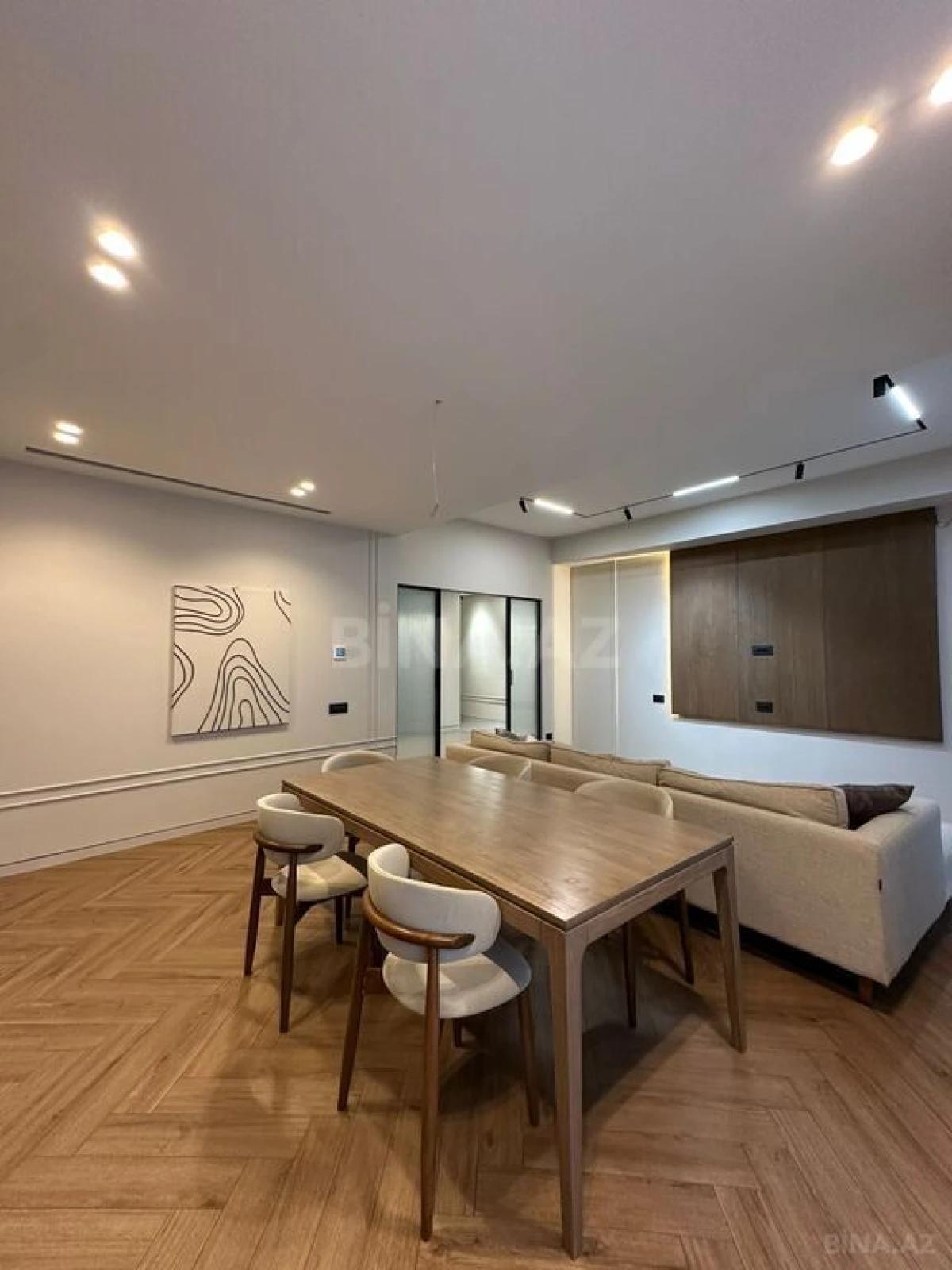 Satılır 4 otaqlı mənzil 150 m²