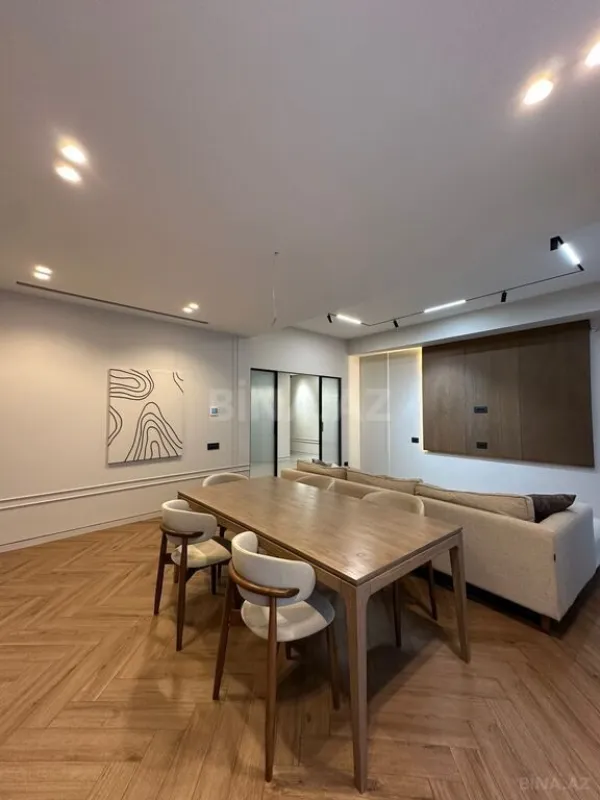 Satılır 4 otaqlı mənzil 150 m²
