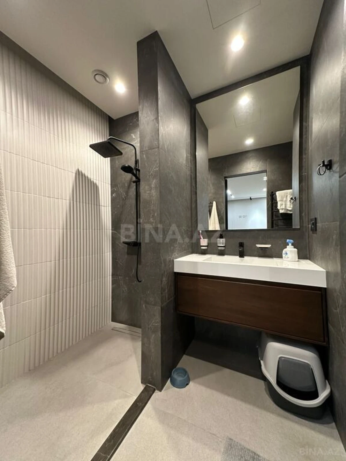 Satılır 4 otaqlı mənzil 150 m²