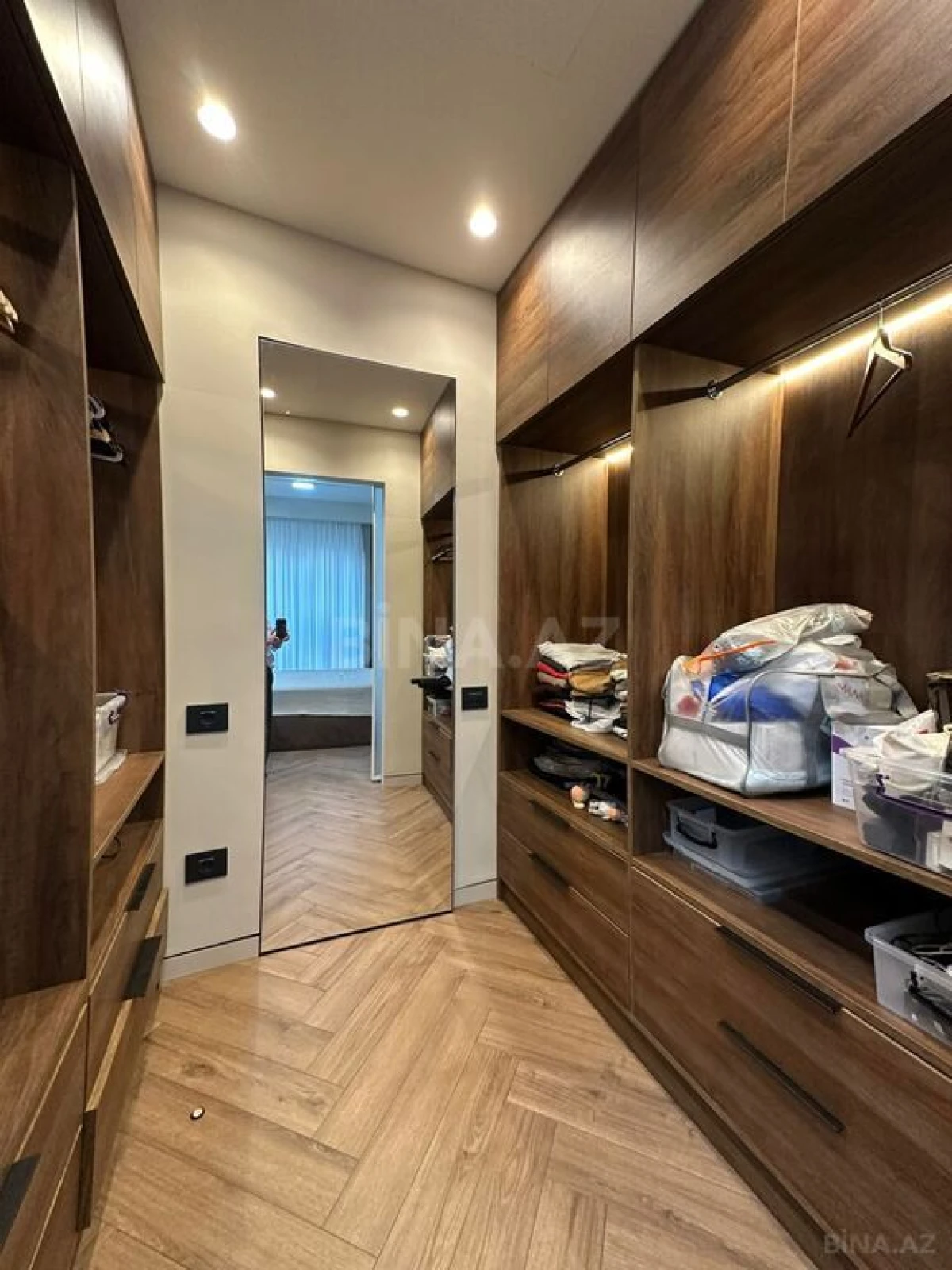 Satılır 4 otaqlı mənzil 150 m²
