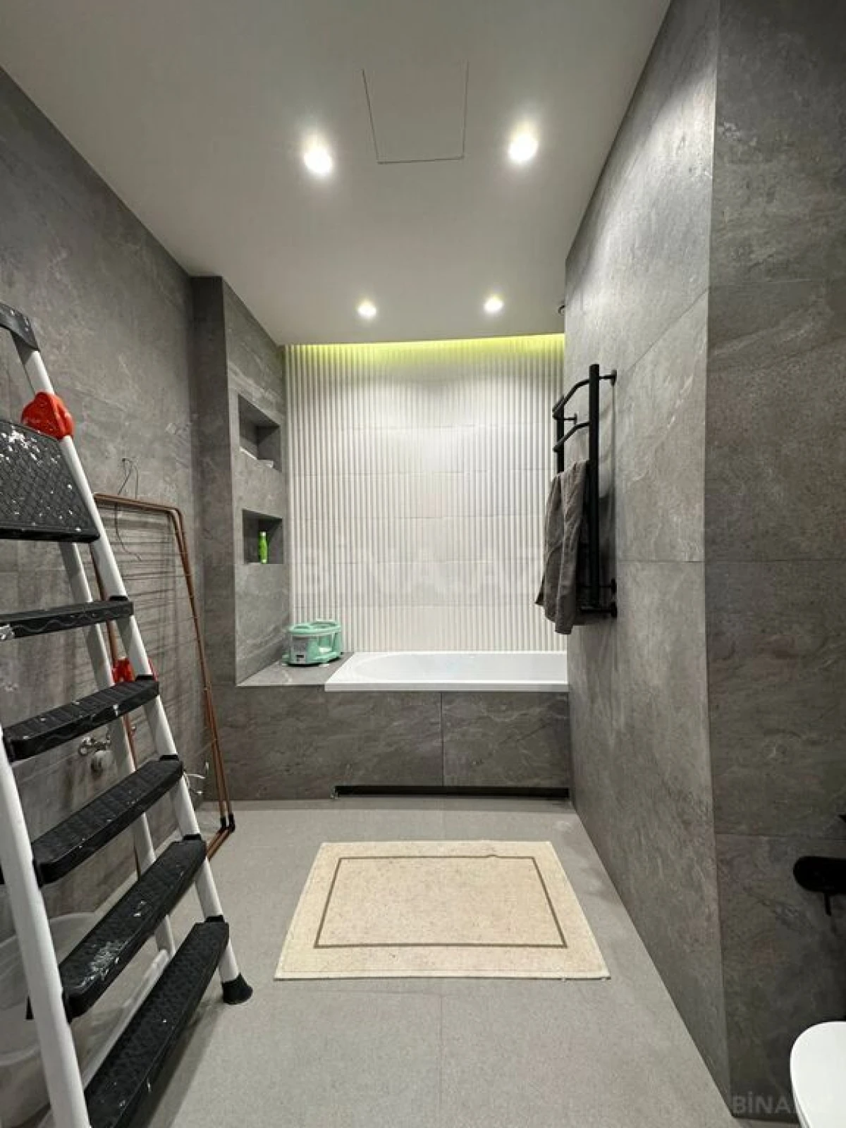 Satılır 4 otaqlı mənzil 150 m²