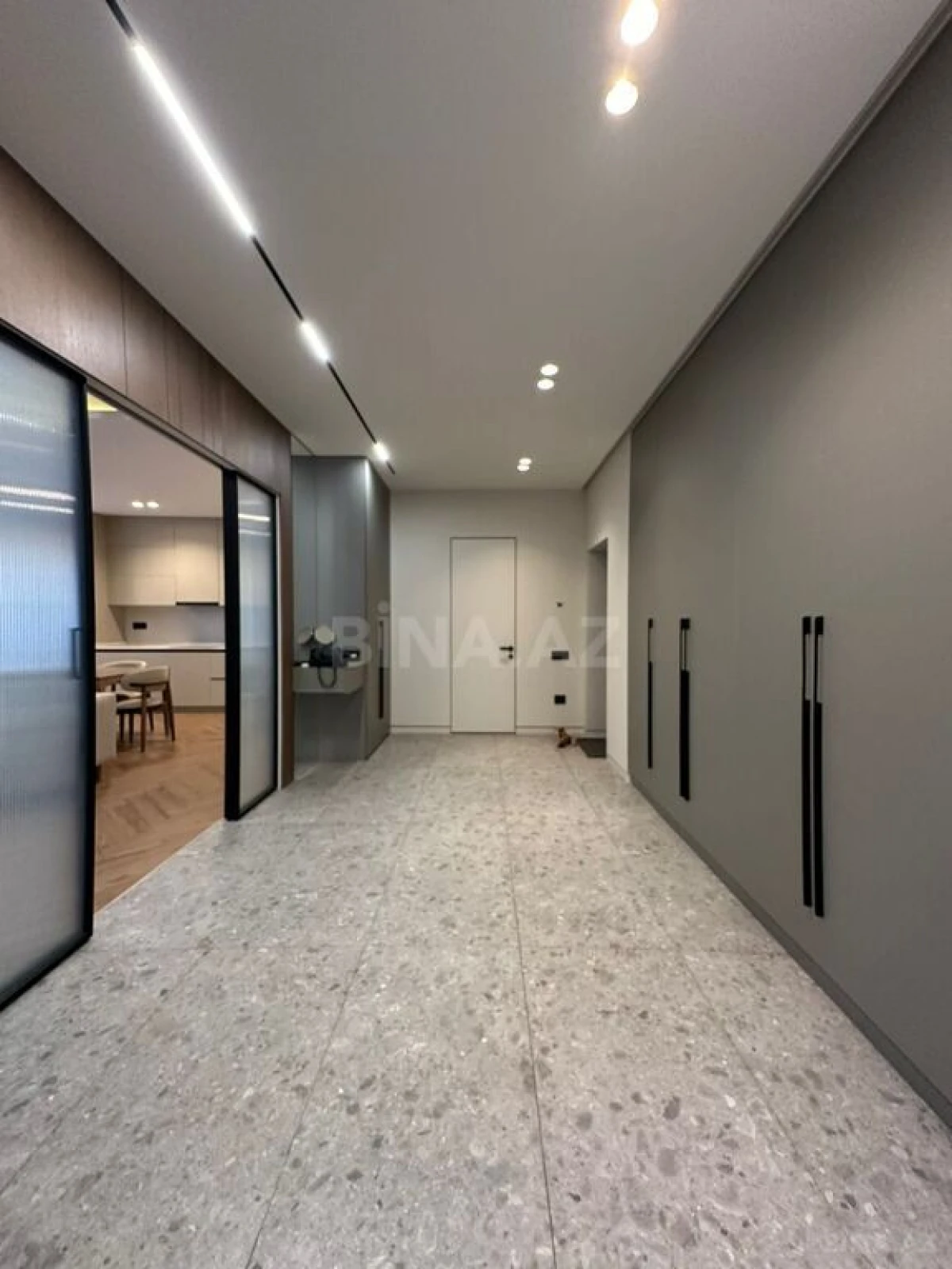 Satılır 4 otaqlı mənzil 150 m²