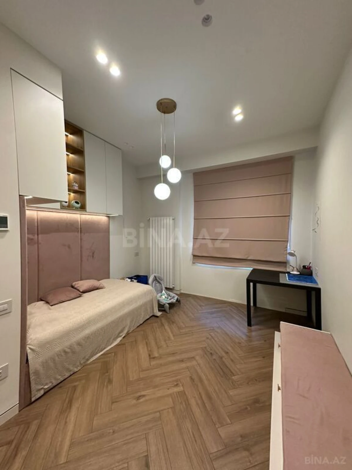 Satılır 4 otaqlı mənzil 150 m²