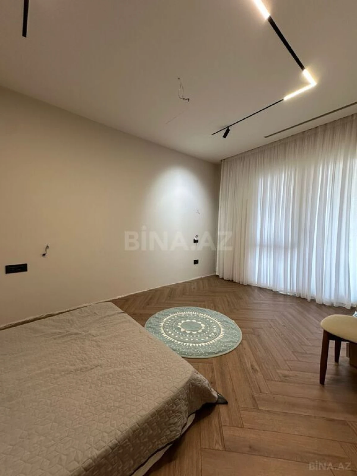 Satılır 4 otaqlı mənzil 150 m²