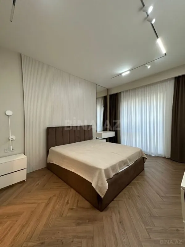 Satılır 4 otaqlı mənzil 150 m²