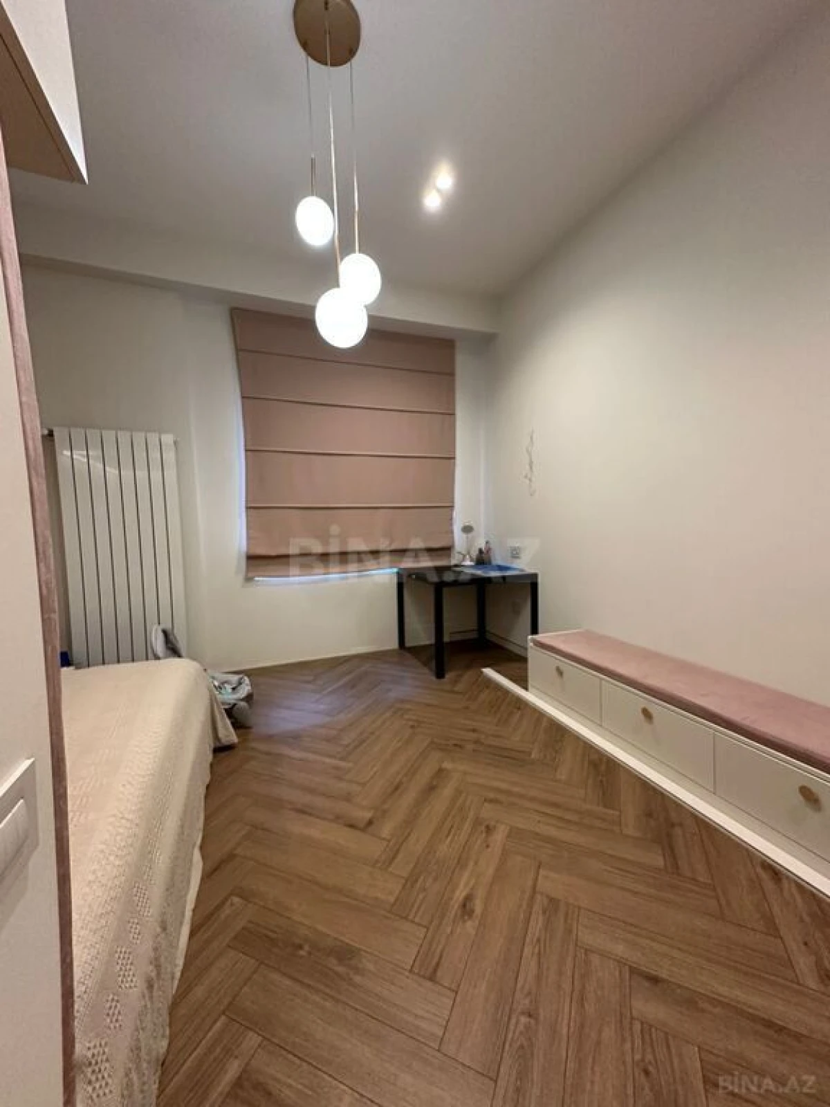 Satılır 4 otaqlı mənzil 150 m²