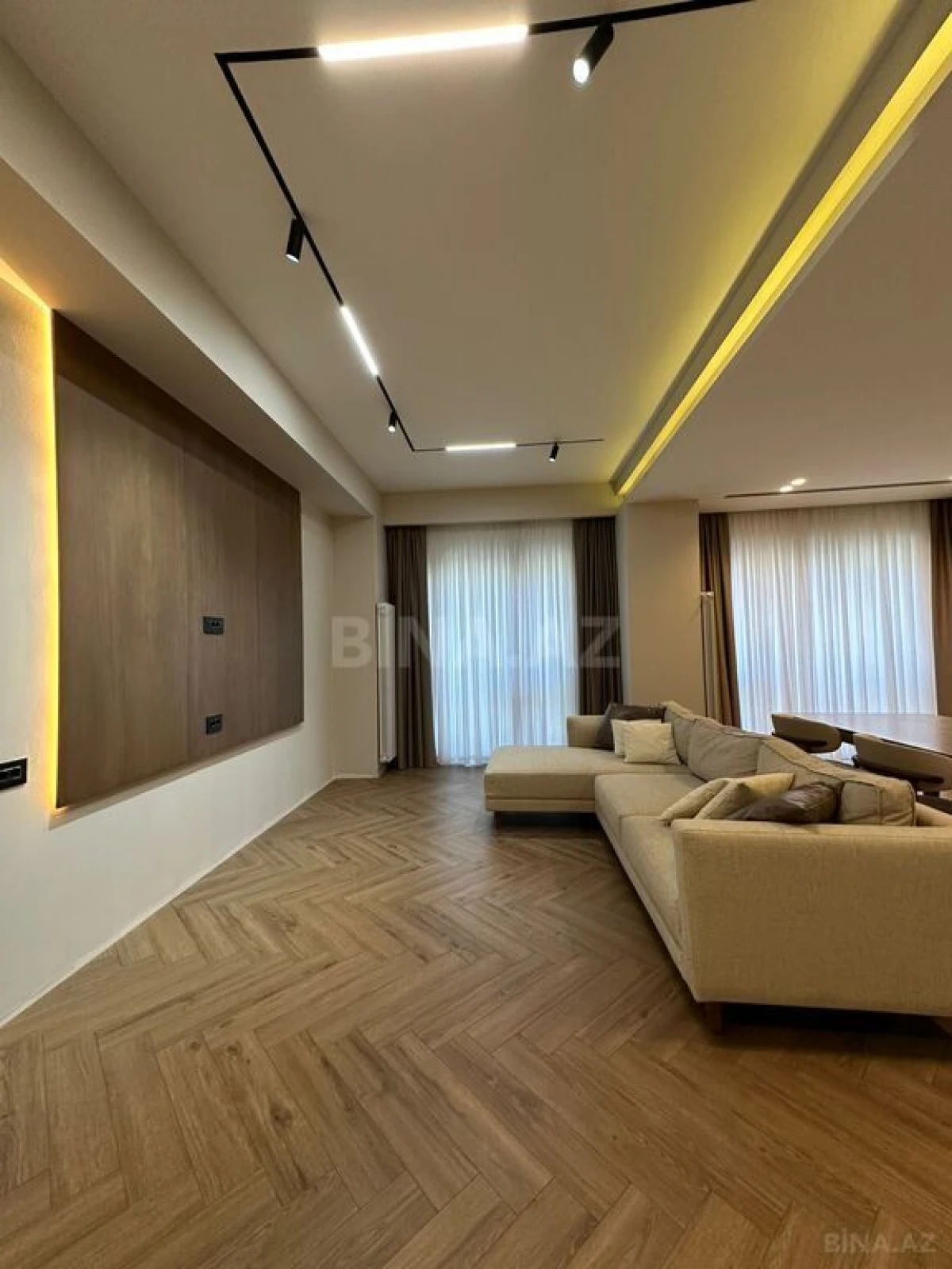 Satılır 4 otaqlı mənzil 150 m²