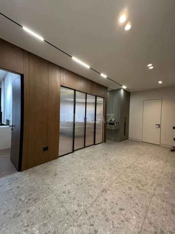 Satılır 4 otaqlı mənzil 150 m²