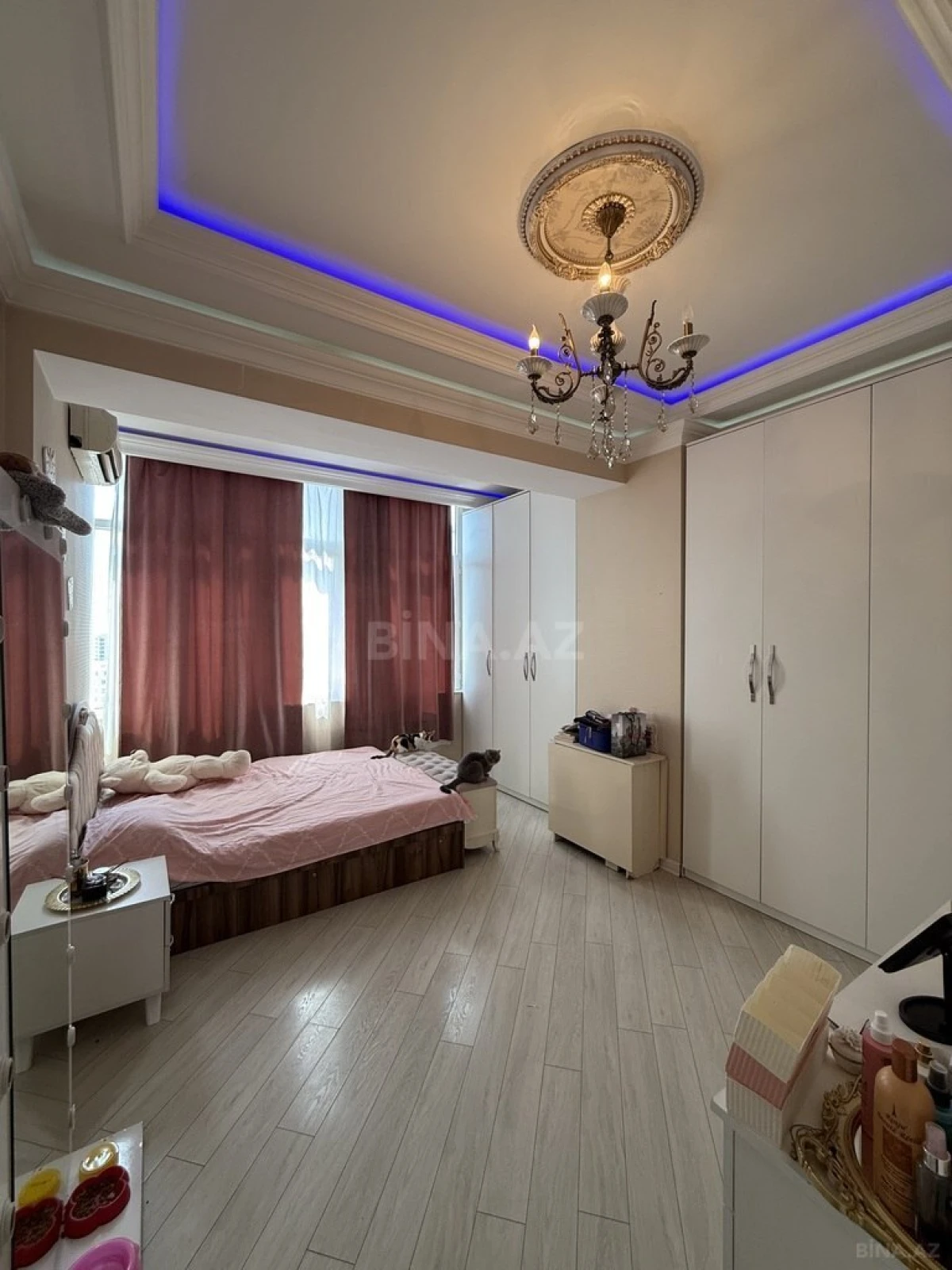 Satılır 3 otaqlı mənzil 160 m²