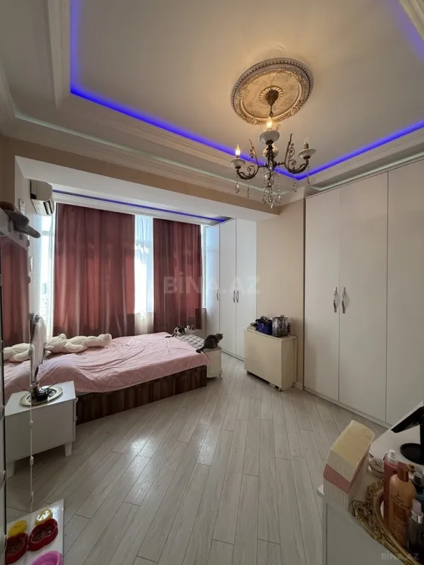 Satılır 3 otaqlı mənzil 160 m²