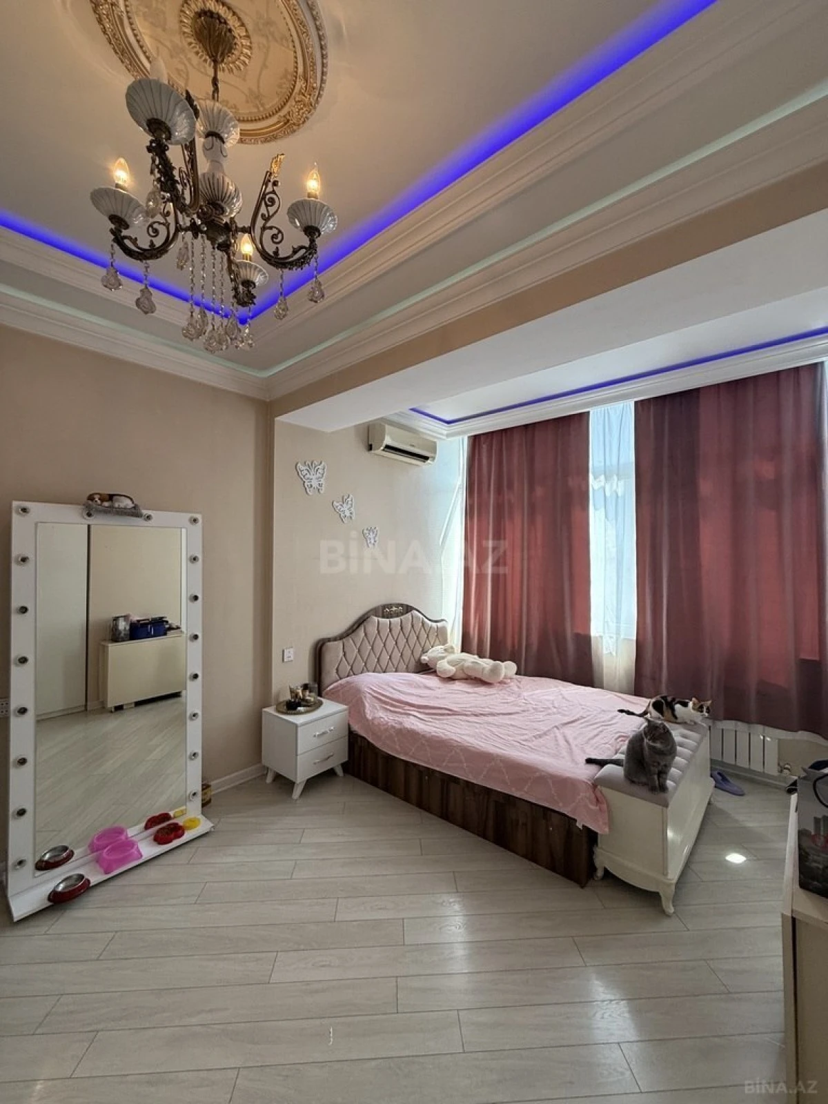 Satılır 3 otaqlı mənzil 160 m²