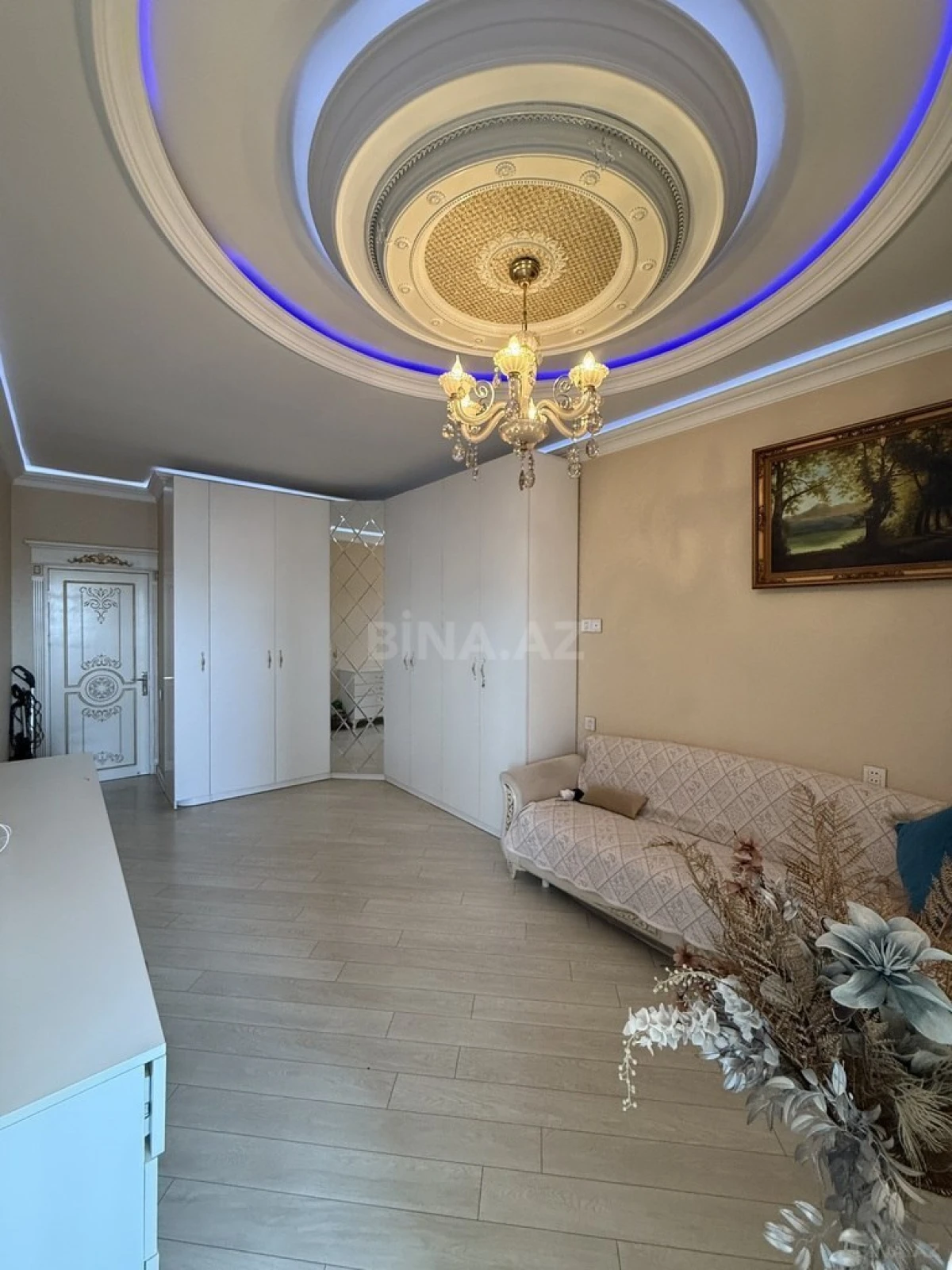 Satılır 3 otaqlı mənzil 160 m²