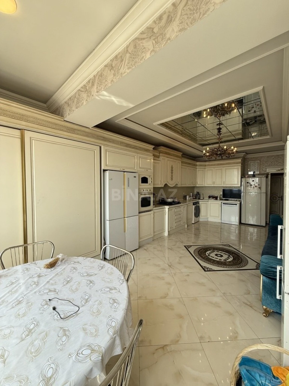 Satılır 3 otaqlı mənzil 160 m²