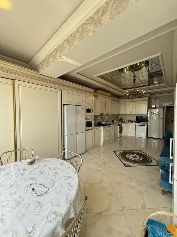 Satılır 3 otaqlı mənzil 160 m²