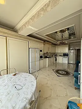 Satılır 3 otaqlı mənzil 160 m²