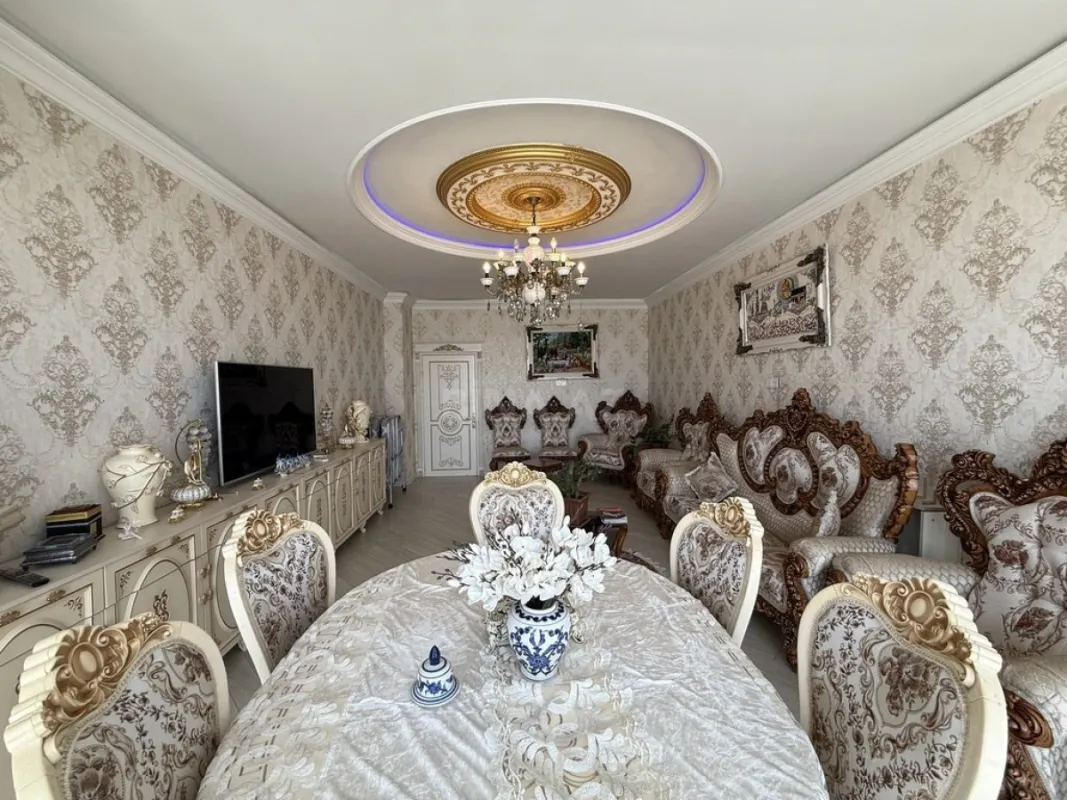 Satılır 3 otaqlı mənzil 160 m²