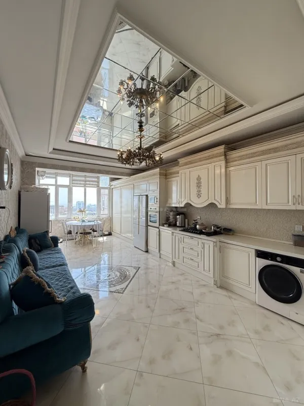 Satılır 3 otaqlı mənzil 160 m²