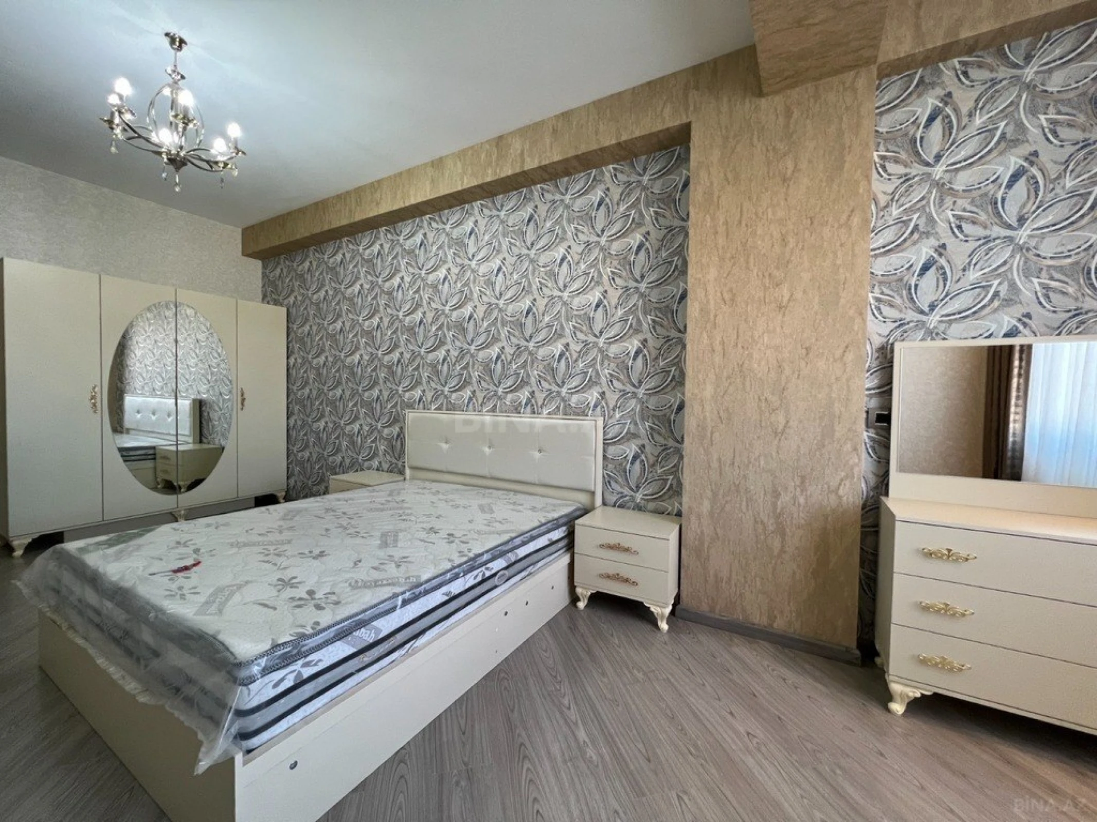 Kirayə verilir 2 otaqlı mənzil 120 m²