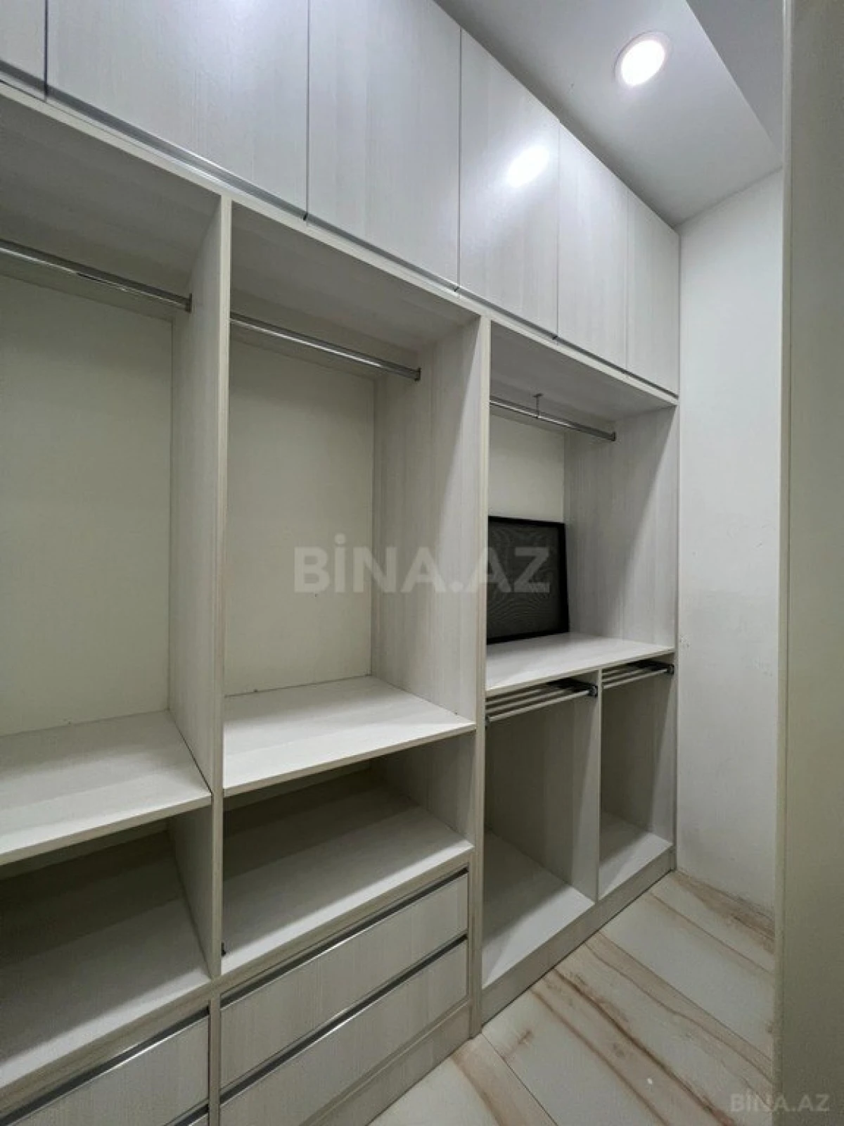 Kirayə verilir 2 otaqlı mənzil 120 m²