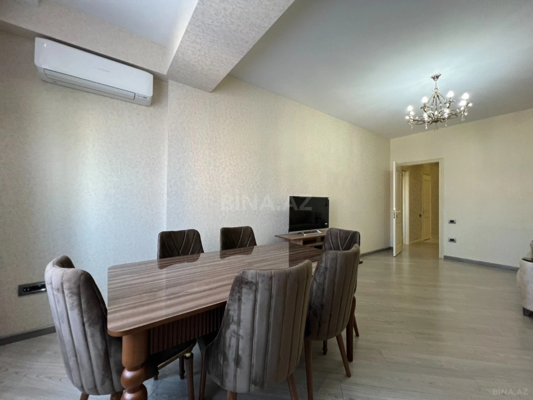 Kirayə verilir 2 otaqlı mənzil 120 m²