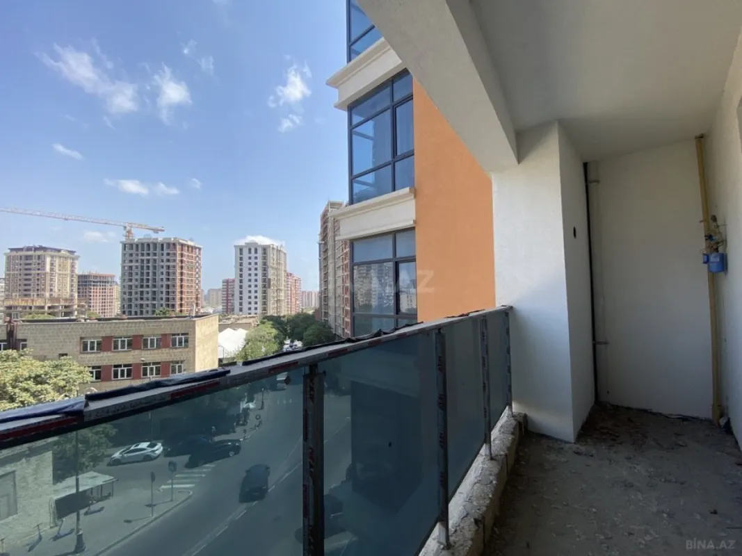 Satılır 5 otaqlı mənzil 221 m²