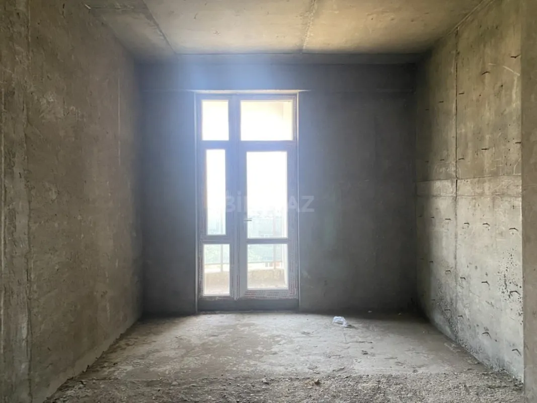 Satılır 5 otaqlı mənzil 221 m²