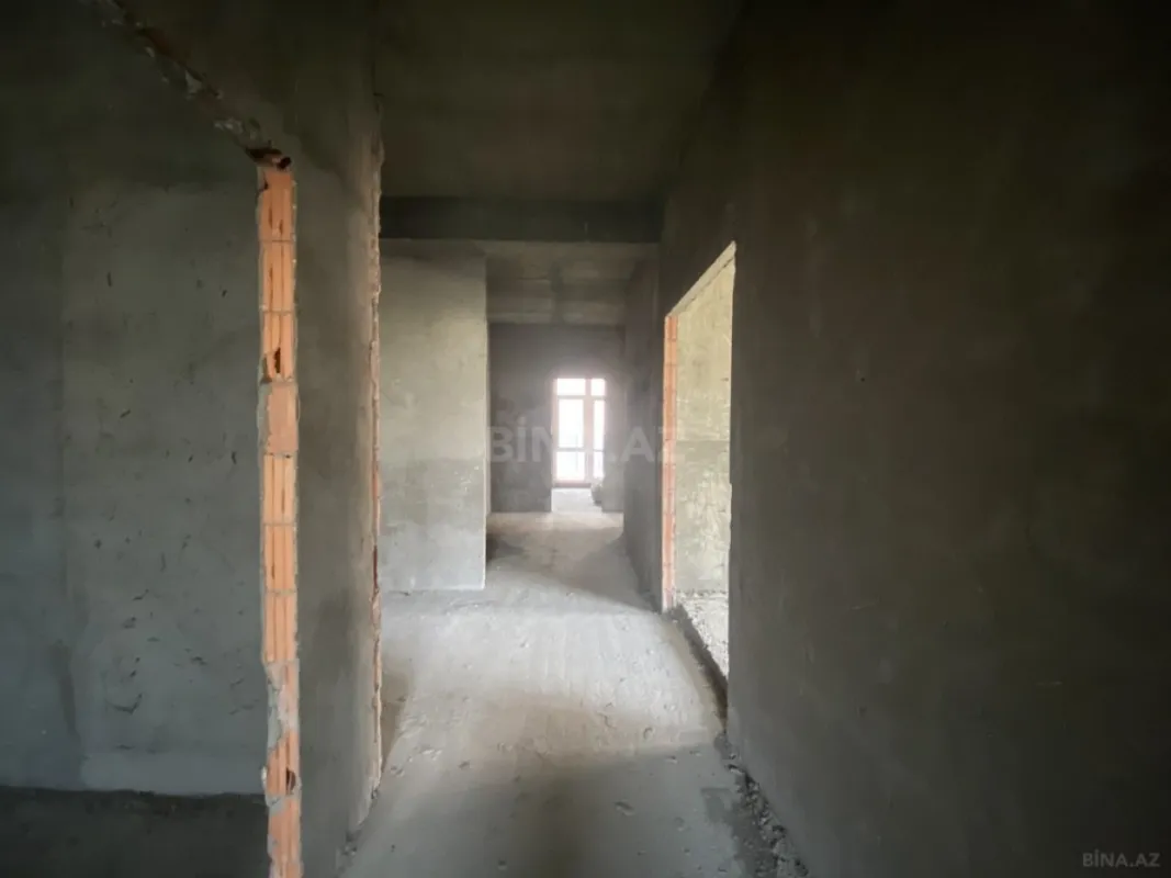 Satılır 5 otaqlı mənzil 221 m²