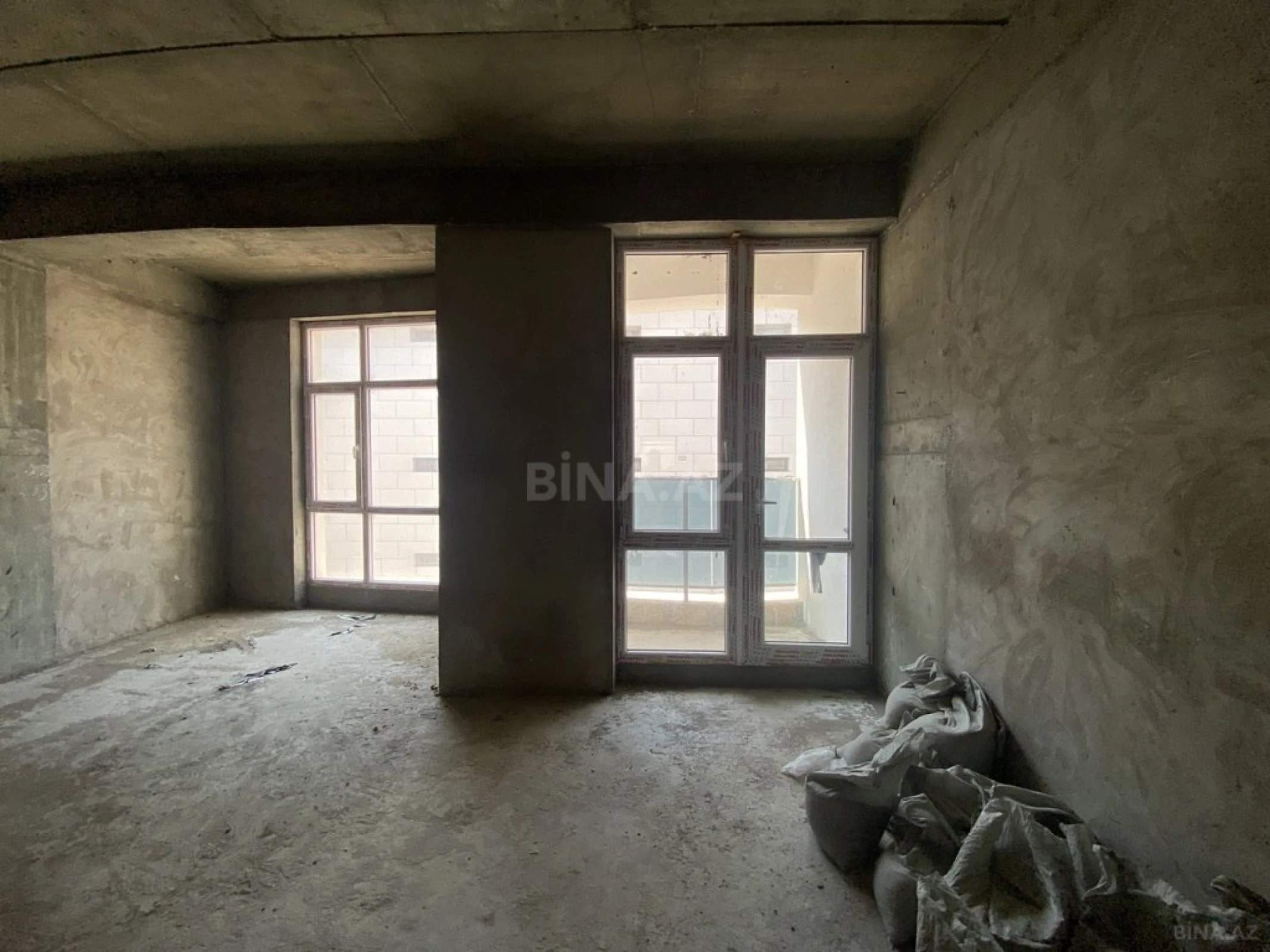 Satılır 5 otaqlı mənzil 221 m²