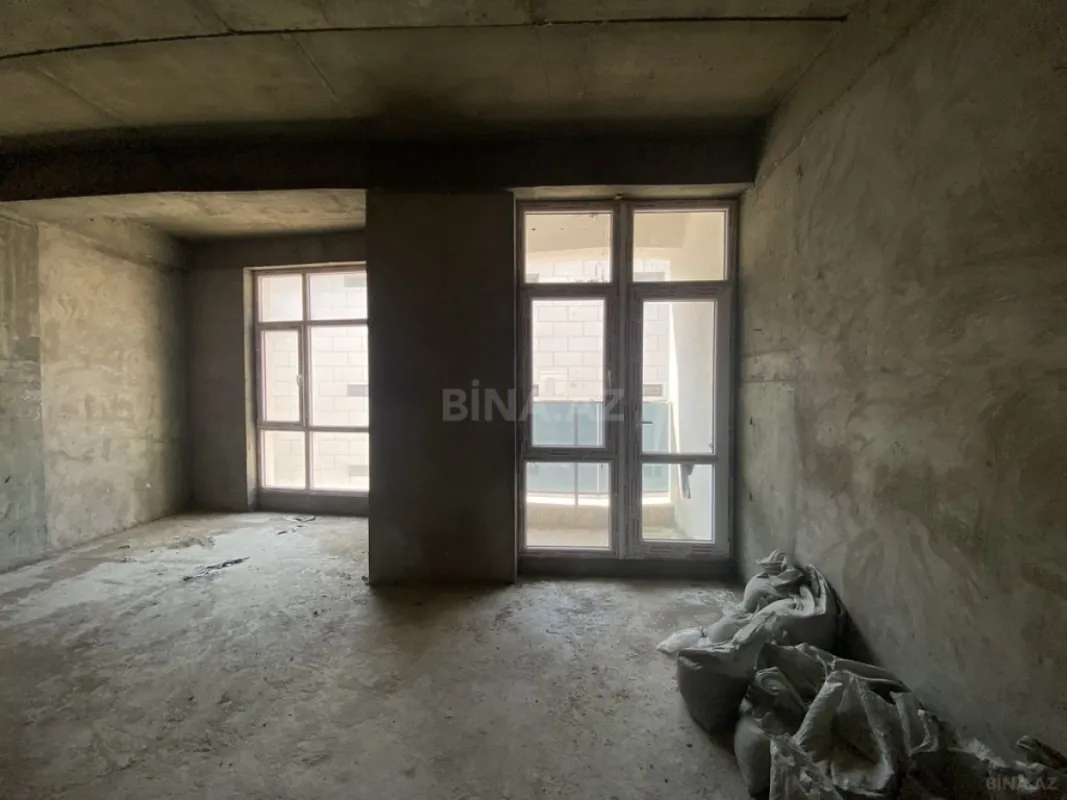 Satılır 5 otaqlı mənzil 221 m²