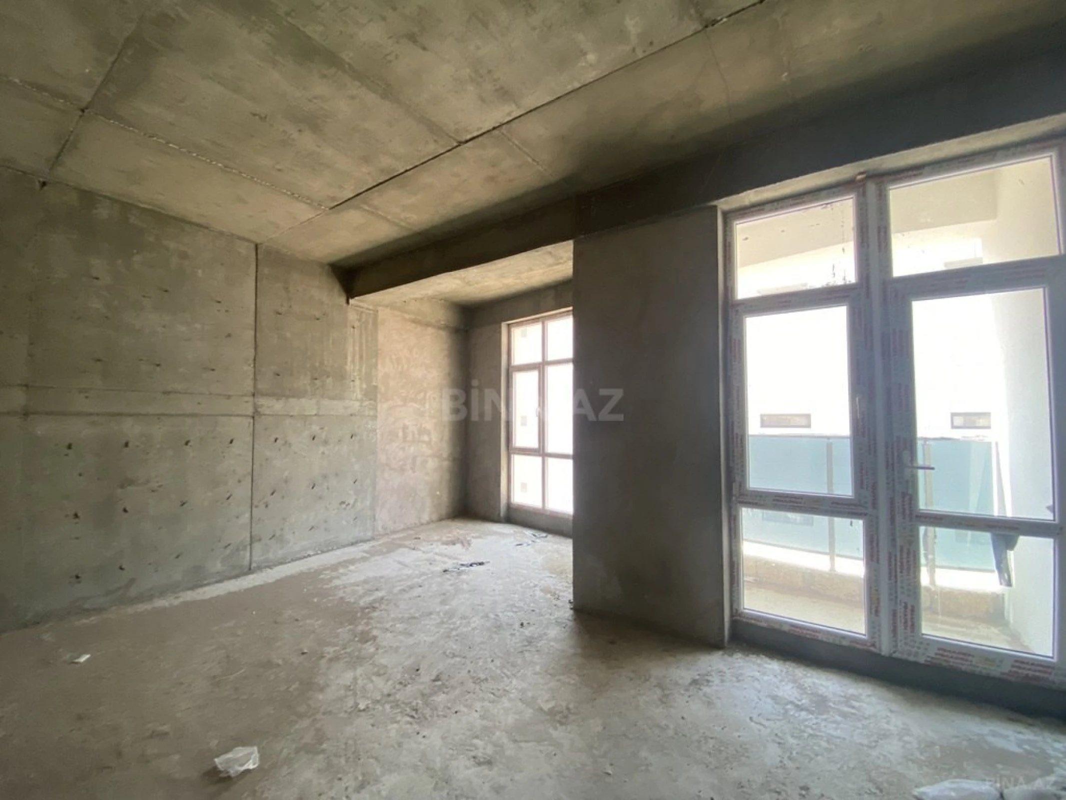 Satılır 5 otaqlı mənzil 221 m²