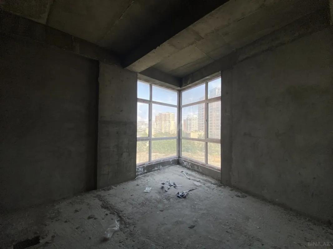 Satılır 5 otaqlı mənzil 221 m²