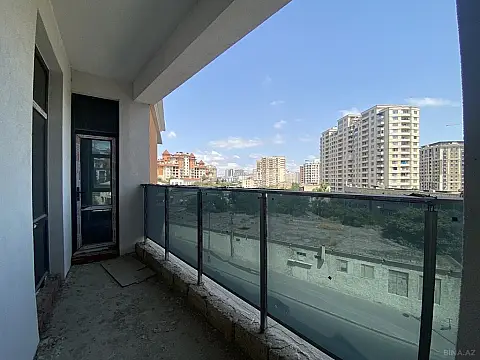 Satılır 5 otaqlı mənzil 221 m²