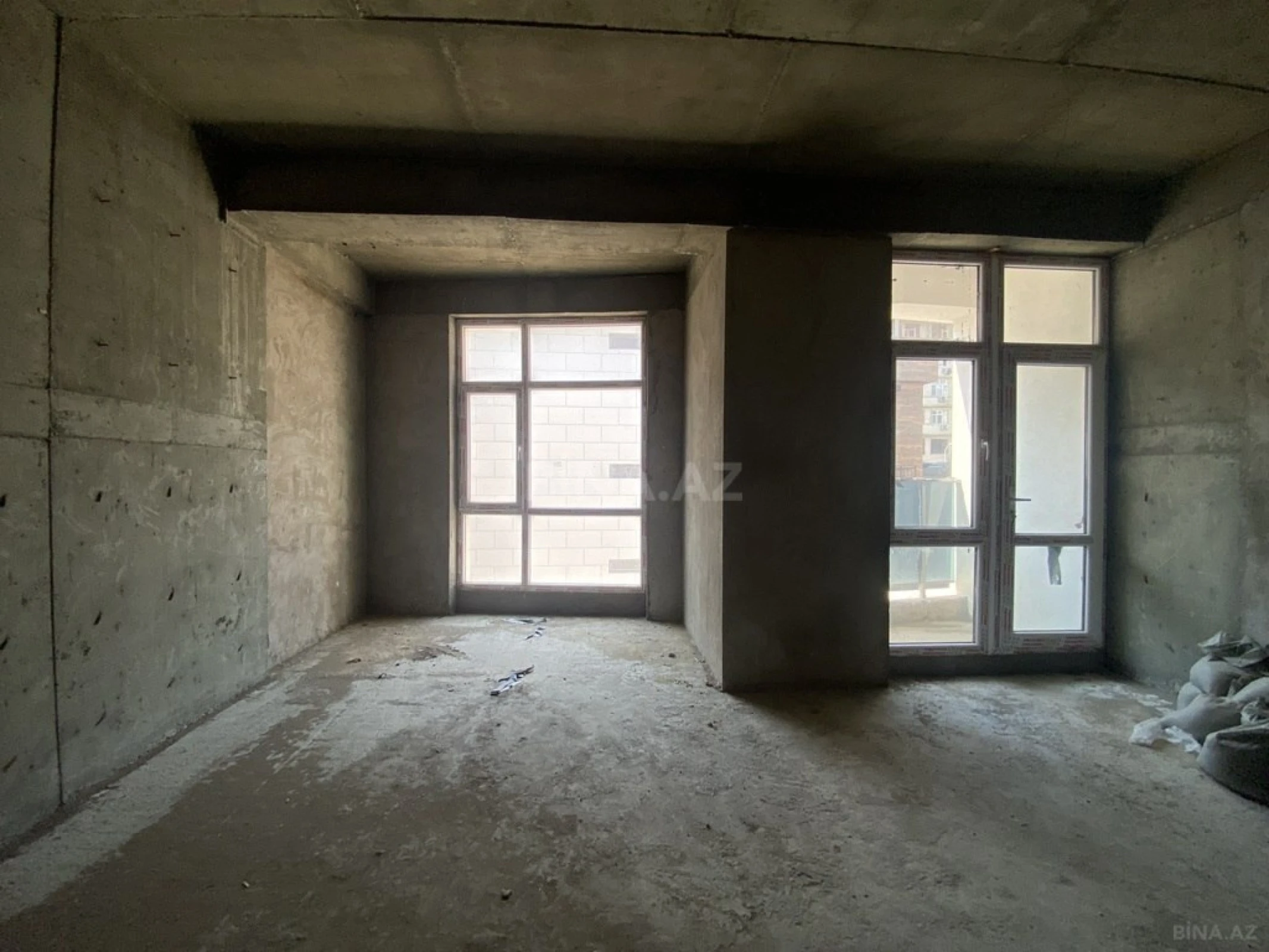Satılır 5 otaqlı mənzil 221 m²