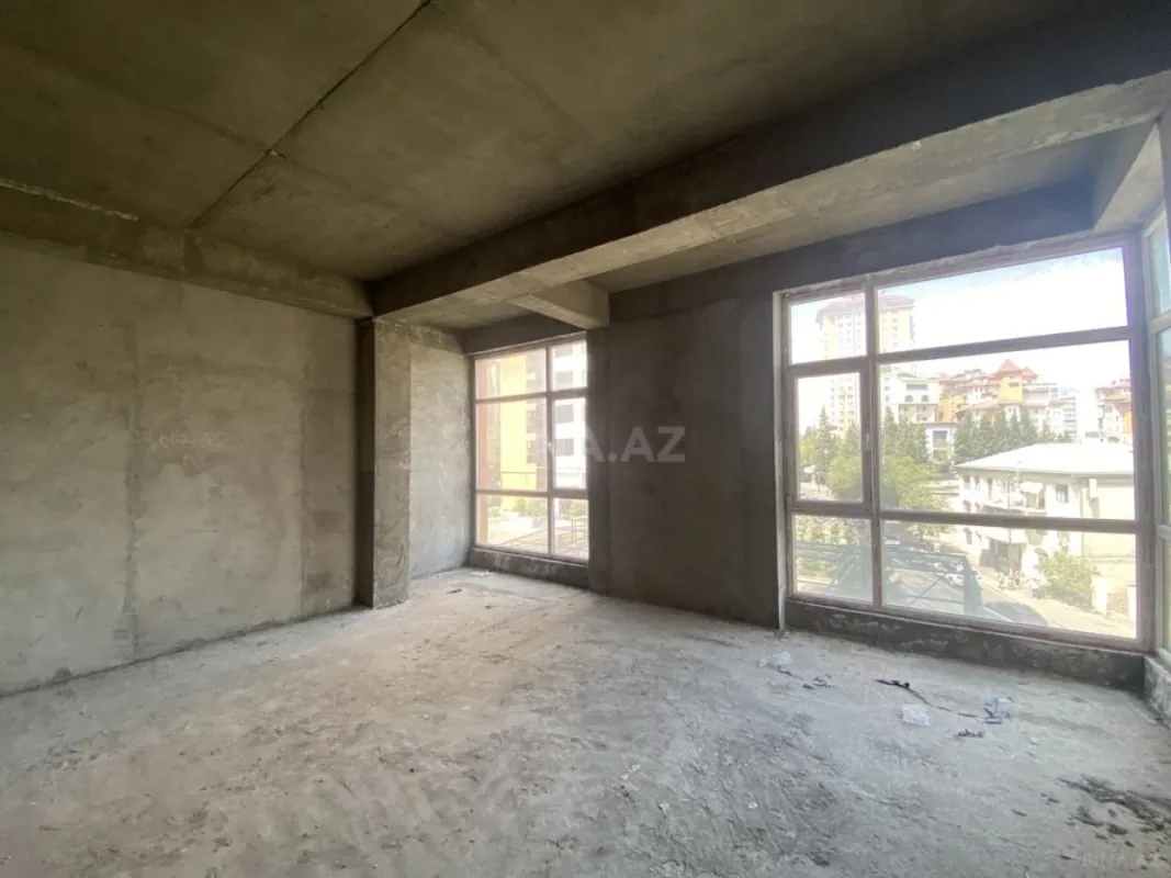 Satılır 5 otaqlı mənzil 221 m²