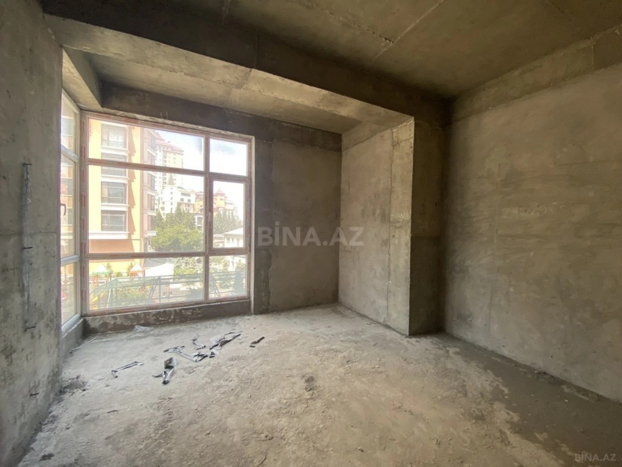 Satılır 5 otaqlı mənzil 221 m²